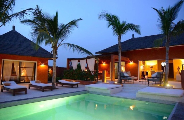 Villa neuve, contemporaine et design avec piscine
