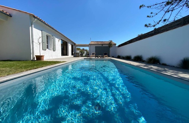 Villa Neuve Avec Piscine et 4 Chambres Jusqu'à 8 Personnes