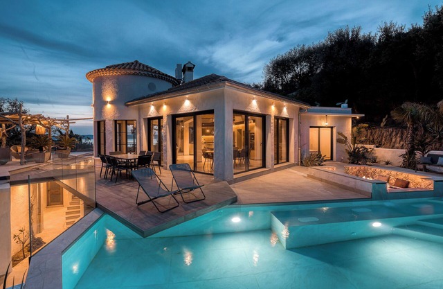 Villa Neuve vue mer à Pramousquier Face au Cap Nègre, Idéalement Située !