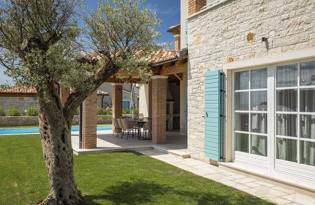 Villa Oaza with pool
