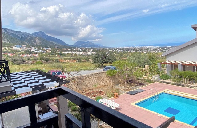 Villa of Eden w/amazing sea&mountains views in silent neighborhood