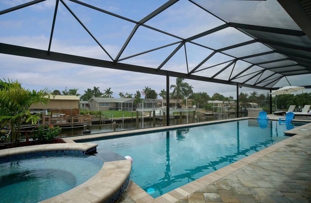 Villa Palms at Mayfair - top boater location, close to the river