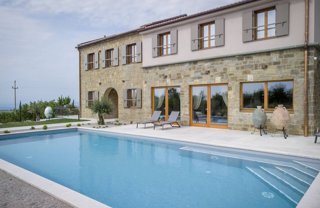 Villa Paradiso in Central Istria for 11 people with large garden, sea view & wellness