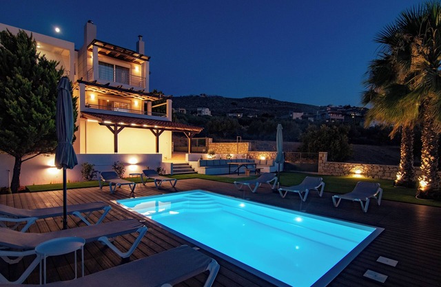 VILLA PELAGOS VIEW,PRIVATE POOL,4 BEDROOM, 5 min from the beach!