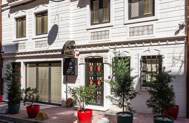 Villa Pera Suite Hotel