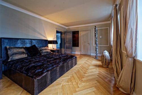Villa Philipp Plein - Designervilla mit Pool