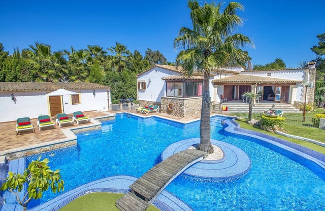 Villa Pinos by Villa Plus