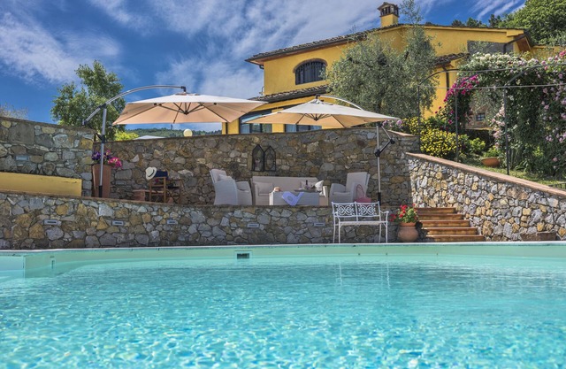Villa 'Podere Bucigattolo' with Private Pool, Wi-Fi and Air Conditioning