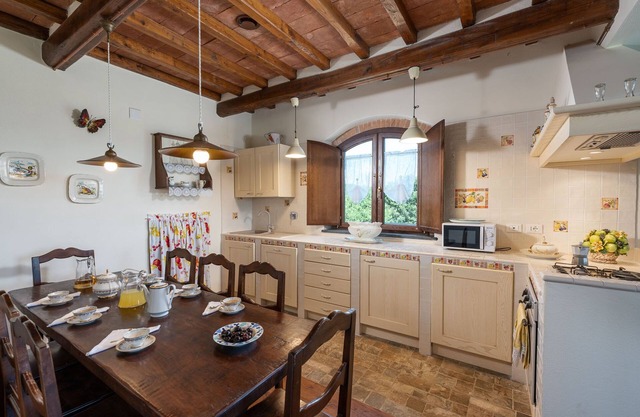 Villa Poggio with exclusive pool a few km from the beaches in Tuscany