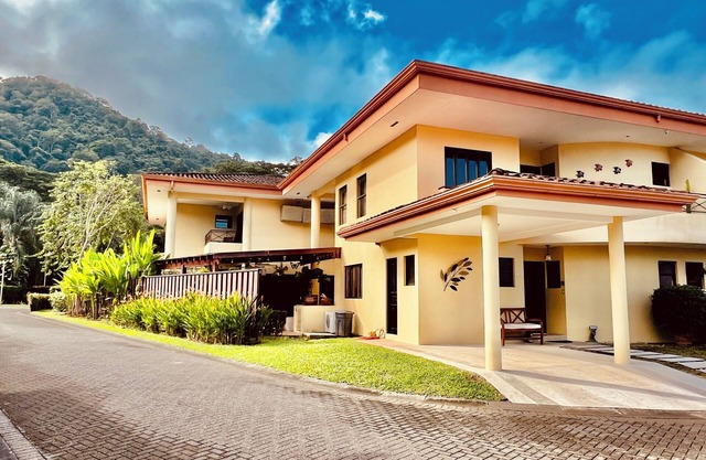 Villa Punta Leona - Beautiful Family Villa - Gated Community next to Punta Leona