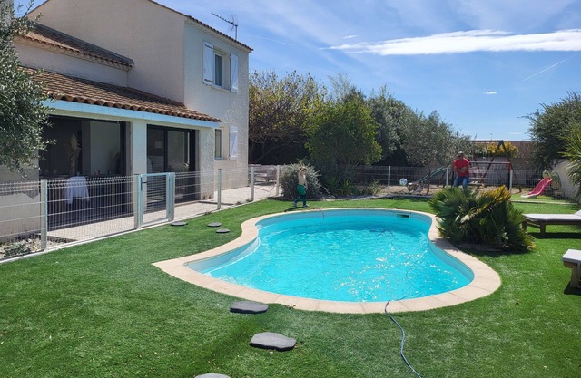 Villa rental with swimming pool close to the sea.
