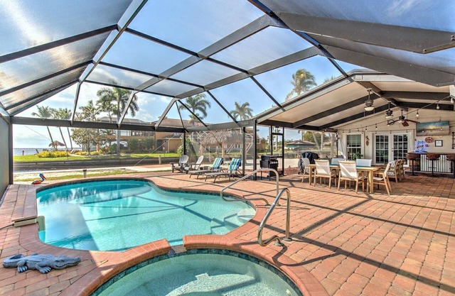 Villa River Dream - 4 bed/3bath right on the river in Cape Coral!