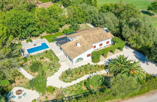 Villa Roca Verde with private pool, terraces, and luscious gardens