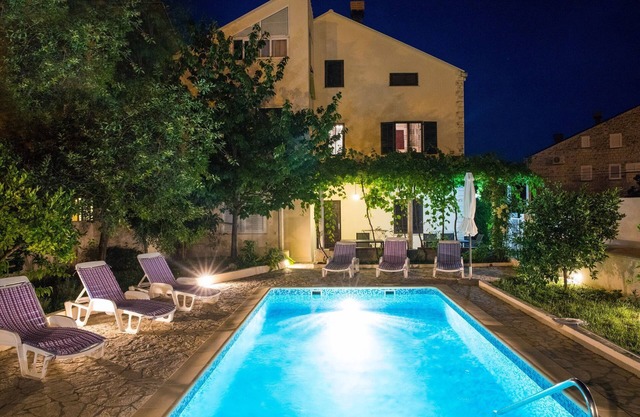 Villa Roza - One-Bedroom Apartment with Balcony
