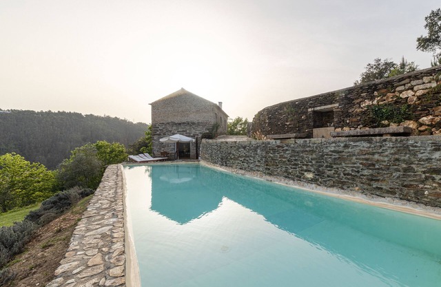 Villa São Sebastião with private natural water pool, Wi-Fi and AC.