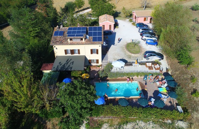 VILLA SABRINA Country house with swimming pool and garden