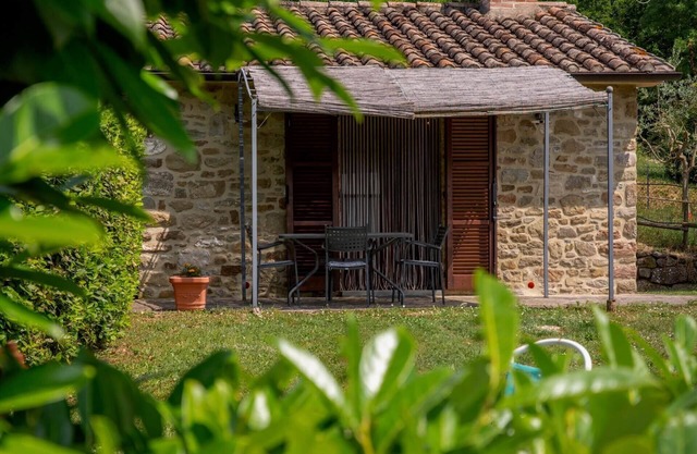 Villa San Martino, two houses sharing a fenced pool, Martinino, Martinino