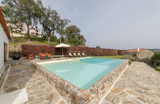 Villa São Miguel next to the harbor with private natural swimming pool Wi-Fi andAC