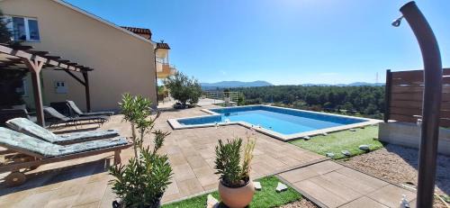 Villa Scolopax rusticola Skradin with heated pool