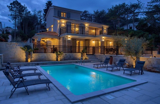 Villa Sea Queen with heated pool and Seaview