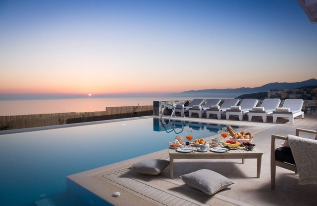 Villa Seaview private Villa with Pool & Panoramic Seaview.