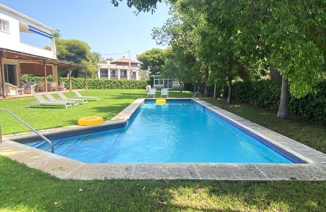 Villa Sitges Abu-Lia 3 min. walk from the beaches. Amaizing Outdoor Area. Luxury