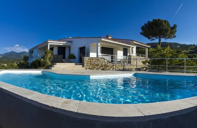 Villa South shore, swimming pool, near beach, view of Ajaccio golf course and sanguinary islands