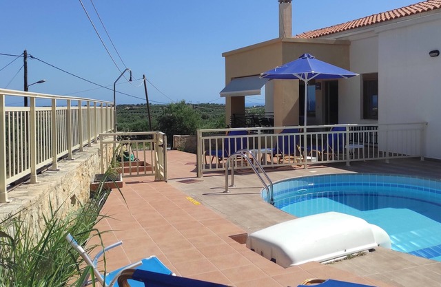 Villa Stefanos offers stunning sea view, private pool, near beach & Rethymno