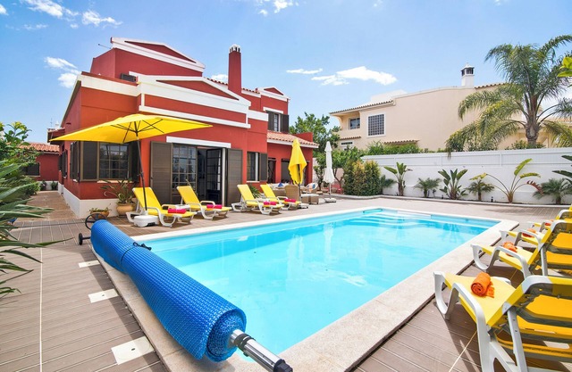 Villa 'Sunshine House' with Private Pool, Wi-Fi and Air Conditioning