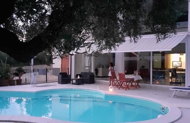 Villa surrounded by greenery a few steps from the sea