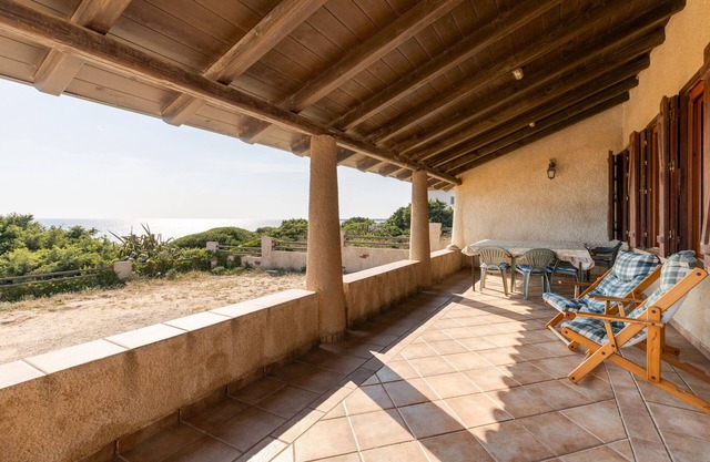Villa Timbora on the Beach with Ocean View, Terrace