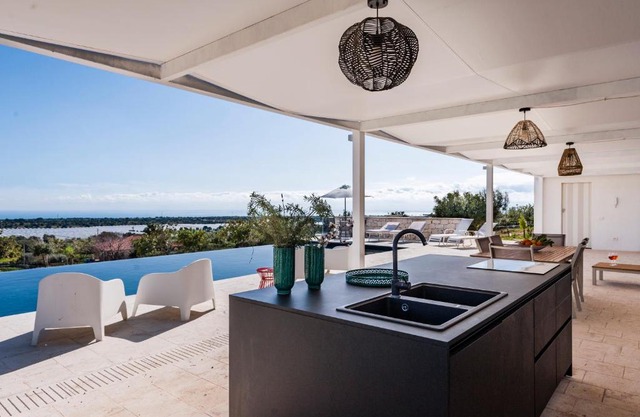 Villa Timpazza Vista Mare 4 camere con Piscina Riscaldata - Jacuzzi - Palestra - WIFI - Parcheggio -