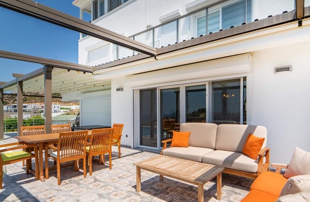 Villa w Pool Garden Patio 1 min to Beach in Bodrum