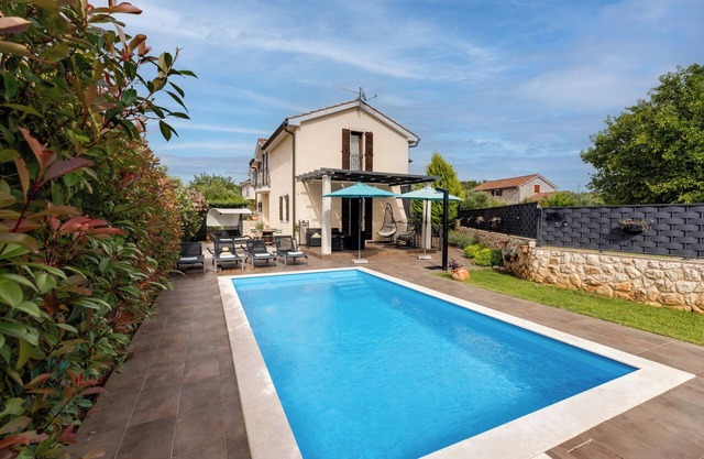 Villa with pool, lots of privacy - TRAVELER Reisbeburo Krk - ID 2408