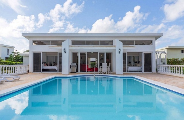 Villa with 2 bedrooms and 2 bathrooms available for long-term rentals