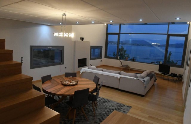 Villa with enchanting sea views!