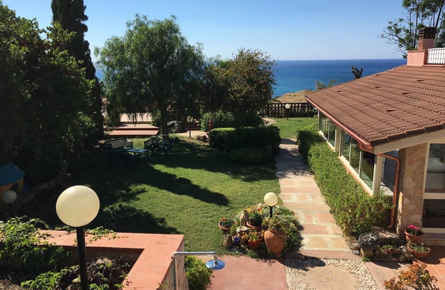 Villa with exclusive sea view and beautiful panoramic garden sleeps 11