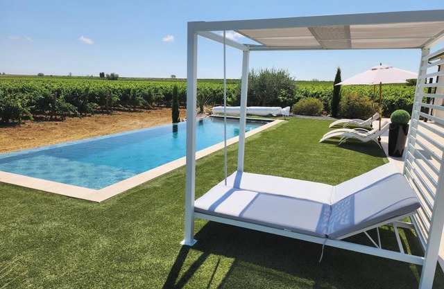 Villa with exceptional 4-star certified viewSPA and heated infinity pool