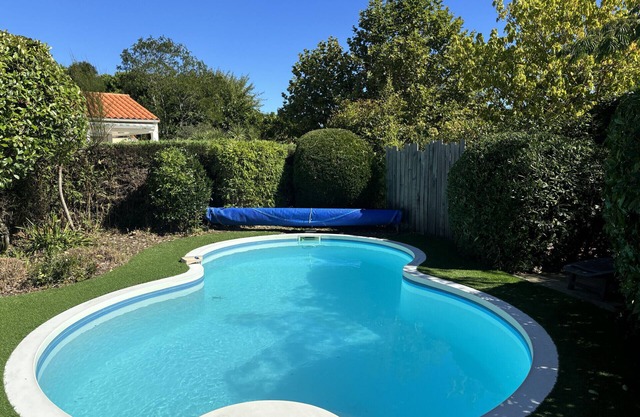 Villa with pool - near the sea - La Pironnière