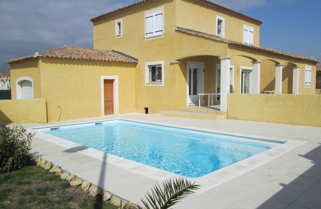Villa with private pool just 25 minutes from the beach.