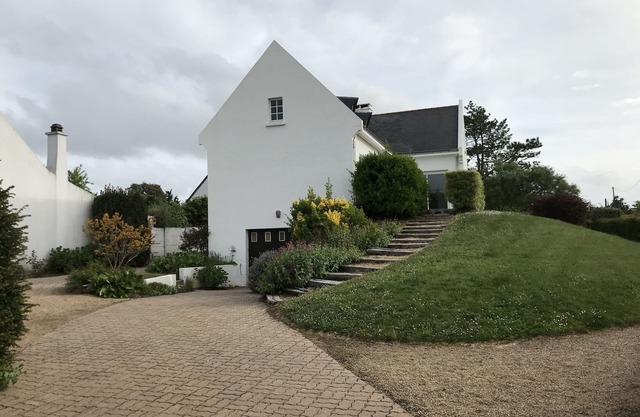 Villa with garden 50 m from the beach