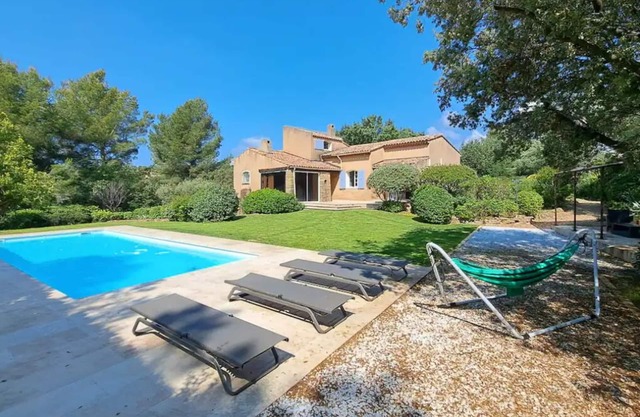 Villa with heated pool, close to beaches, Castellet circuit and Bandol vineyards