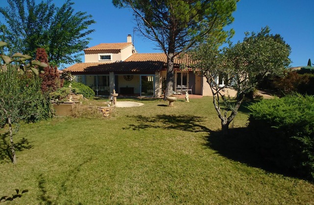 Villa with heated pool and fenced garden