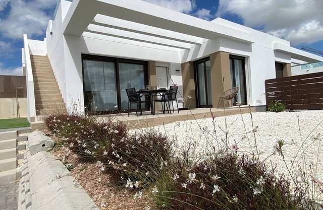 Villa with jacuzzi, Golf Vistabella