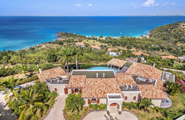 Villa with ocean view, housekeeping, concierge, private pool, airport pickup