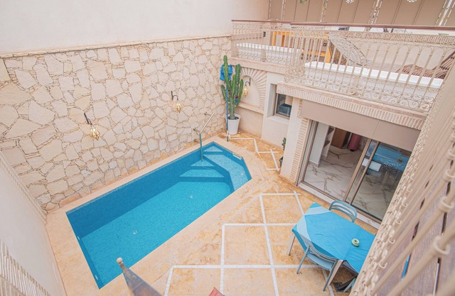 Villa with pool 10 minutes from the beach!