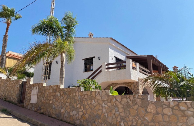 Villa with pool and views of the sea and Cape Cope