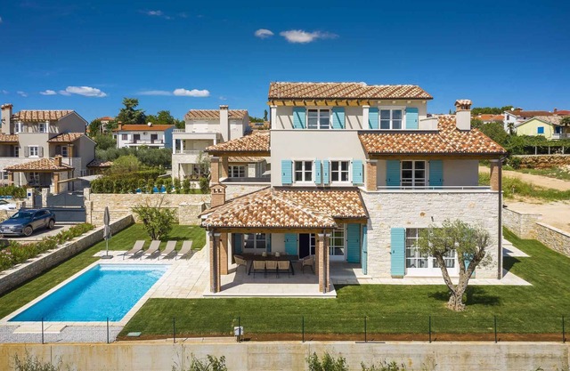 Villa with pool and garden