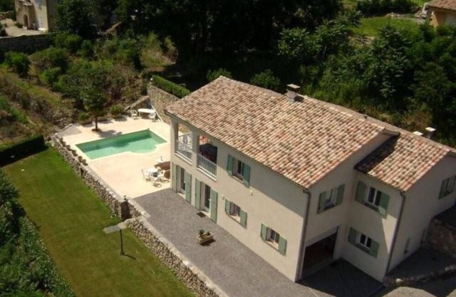 Villa with pool and stunning views, 14 people, pets welcome