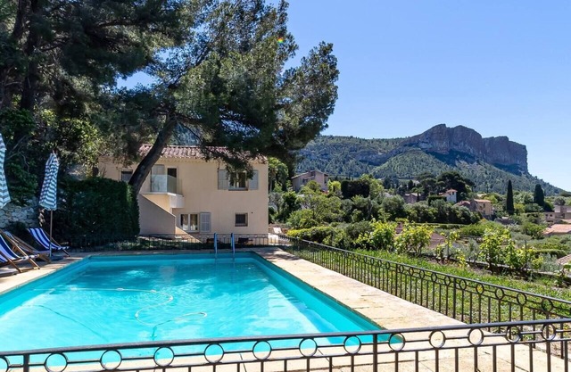 Villa with Pool and Spectacular Cap Canaille View